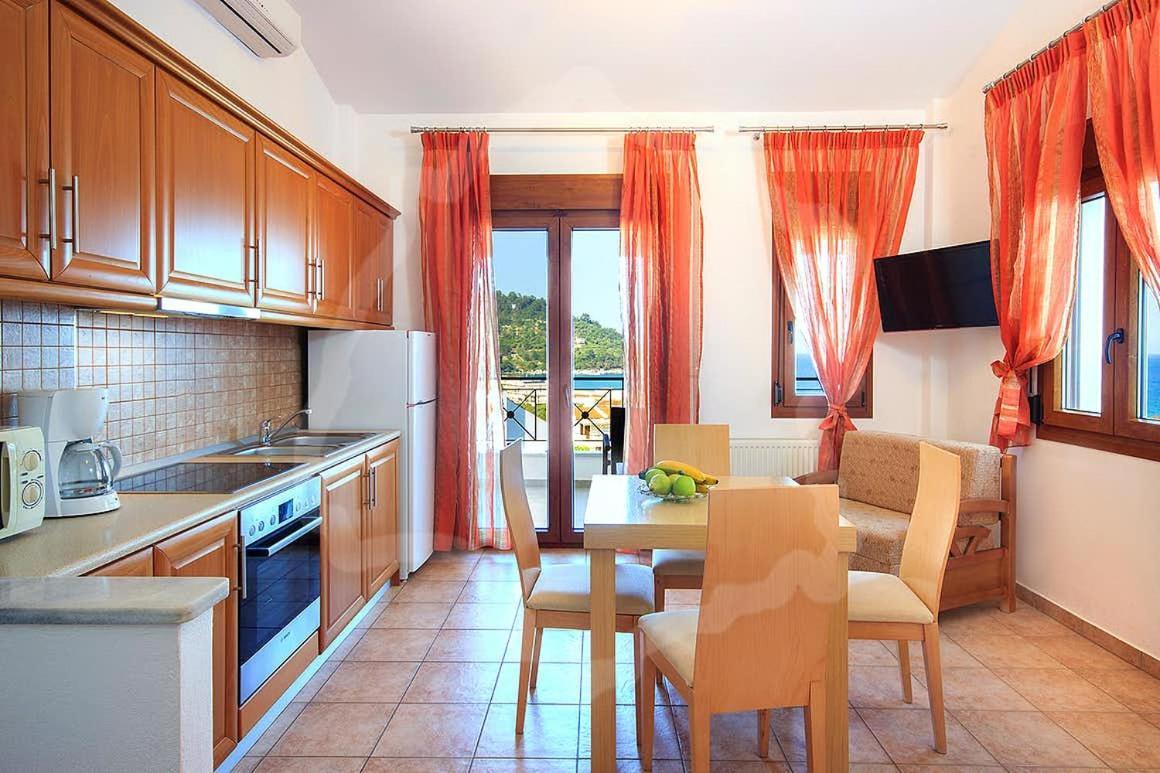 Loretta Maisonettes And Studios Криси Амудия Екстериор снимка