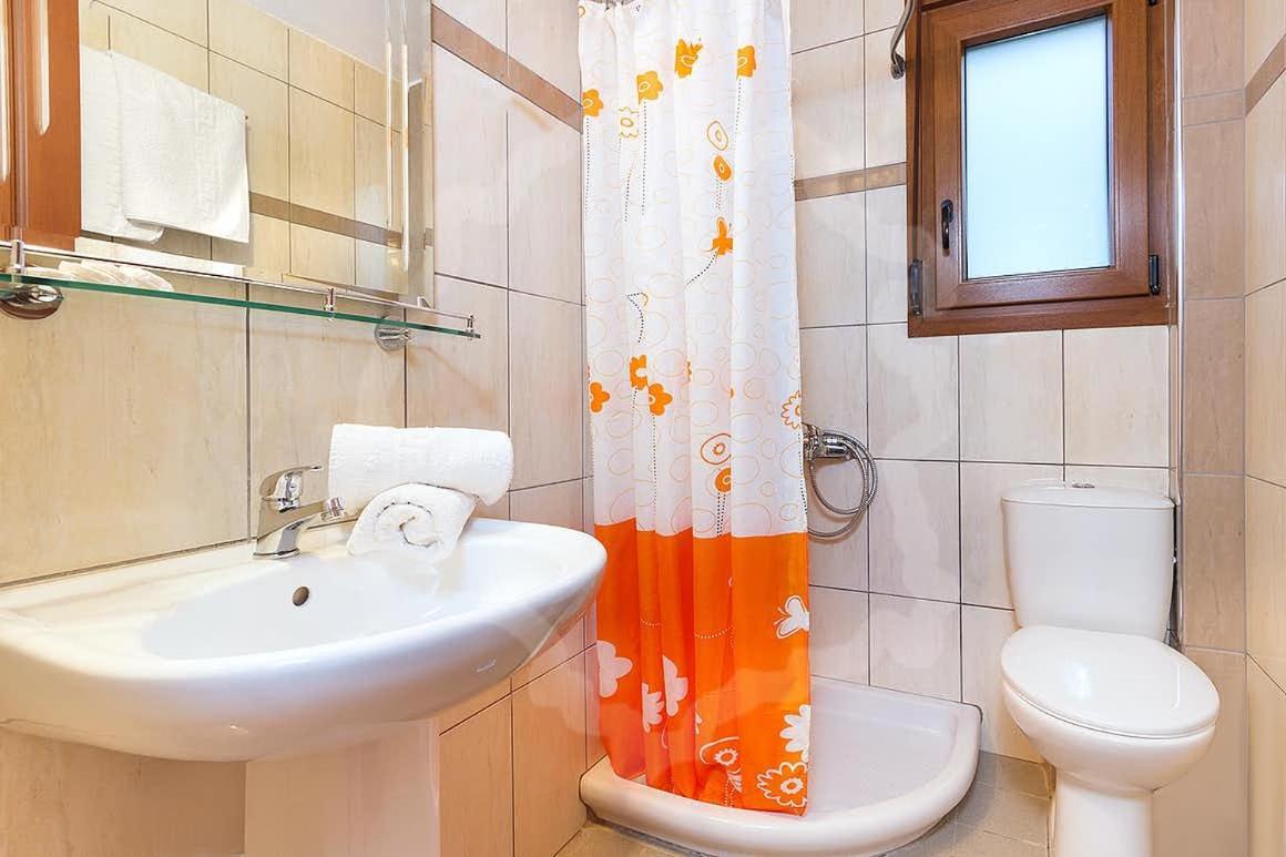 Loretta Maisonettes And Studios Криси Амудия Екстериор снимка
