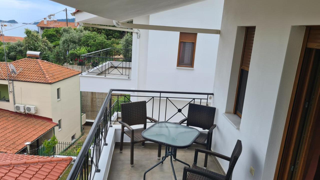 Loretta Maisonettes And Studios Криси Амудия Екстериор снимка